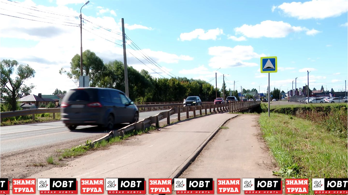 Жители Урсалы вынуждены пользоваться мостом, который давно требует ремонта