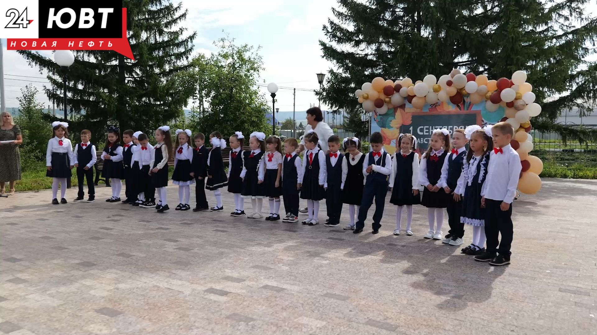Школьники Альметьевска отметили День знаний: лучшие кадры