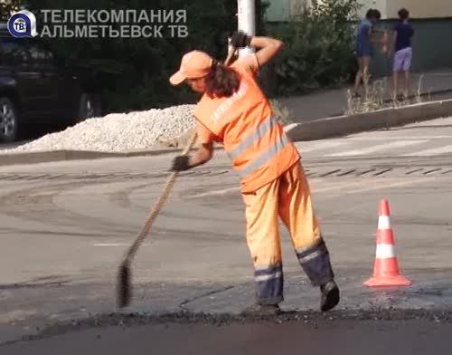 В Альметьевске полным ходом идет ремонт дорог