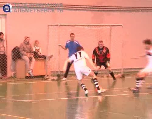 Ночная лига – в Альметьевске идет турнир по мини-футболу