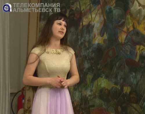 В Альметьевске женщинам в канун праздника дарили лучшие музыкальные произведения
