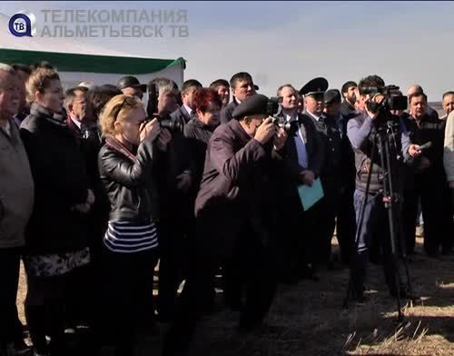 Президент Татарстана Рустам Минниханов совершил облет полей Альметьевского района
