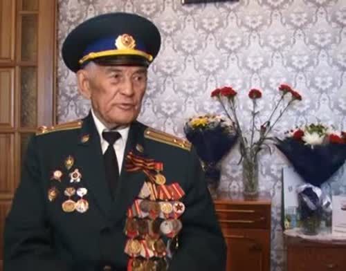 В Альметьевске ветерана войны с 95-летием поздравил глава района
