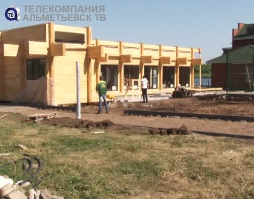 В Альметьевске продолжается благоустройство территории городского озера