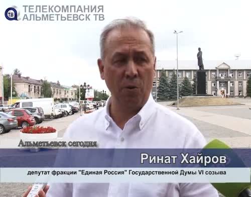 Ринат Хайров сдал документы в избирательную комиссию для участия в выборах в Государственную Думу седьмого созыва