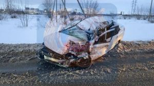 В Набережных Челнах легковой автомобиль столкнулся с КамАЗом