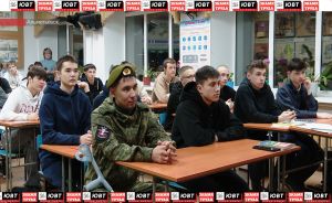 В Альметьевске для учеников автошколы провели урок мужества