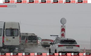 Пятничный снегопад стал настоящим испытанием для автомобилистов Альметьевска
