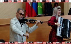 Для муниципальных служащих Альметьевска прошел концерт в честь профессионального праздника