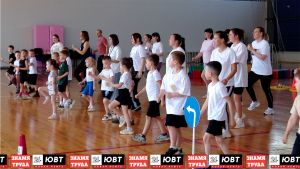В Альметьевске прошло спортивное мероприятие «Бегаем, прыгаем, не тужим - с ПДД мы дружим!»