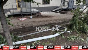 Ночью в Альметьевске 18-летняя девушка на иномарке вылетела на тротуар
