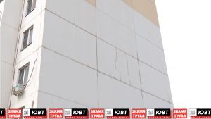 Жильцы дома на Калинина пожаловались на протекающие межпанельные швы