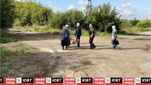 Садоводам из СНТ «Ивушка» приходится идти до огородов больше километра пешком