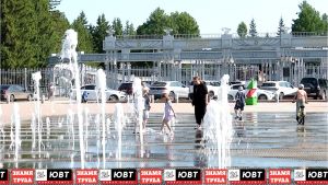 Специалисты напомнили альметьевцам об опасности купания в фонтанах