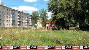 Жители проспекта Строителей жалуются на разрушенную детскую площадку