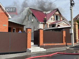 В Красноармейке горит частный дом