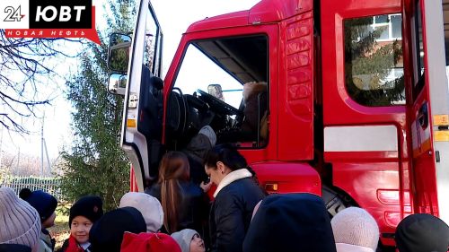 Пожарные провели урок безопасности для школьников и детсадовцев в Калейкино