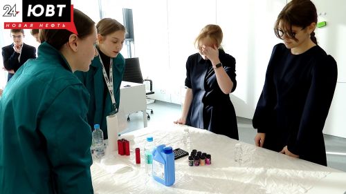 Школьники погрузились в науку на фестивале «Наука 0+» в Высшей школе нефти