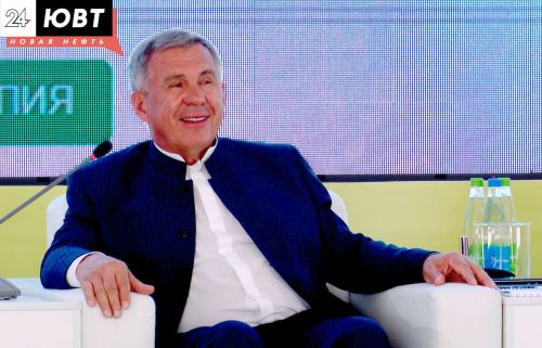 Раис Татарстана Рустам Минниханов поздравил жителей с праздником Ураза-байрам