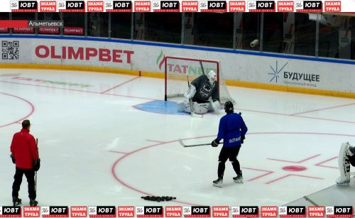 Альметьевская хоккейная команда «Нефтяник» провела открытую тренировку для болельщиков