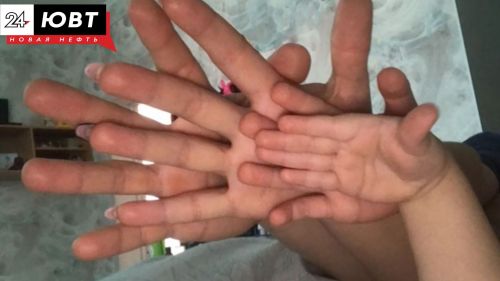 Многодетных родителей из Лениногорска наградили медалью ордена «Родительская слава»