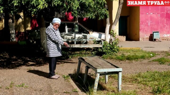 Скамейка у подъезда общественное место или нет